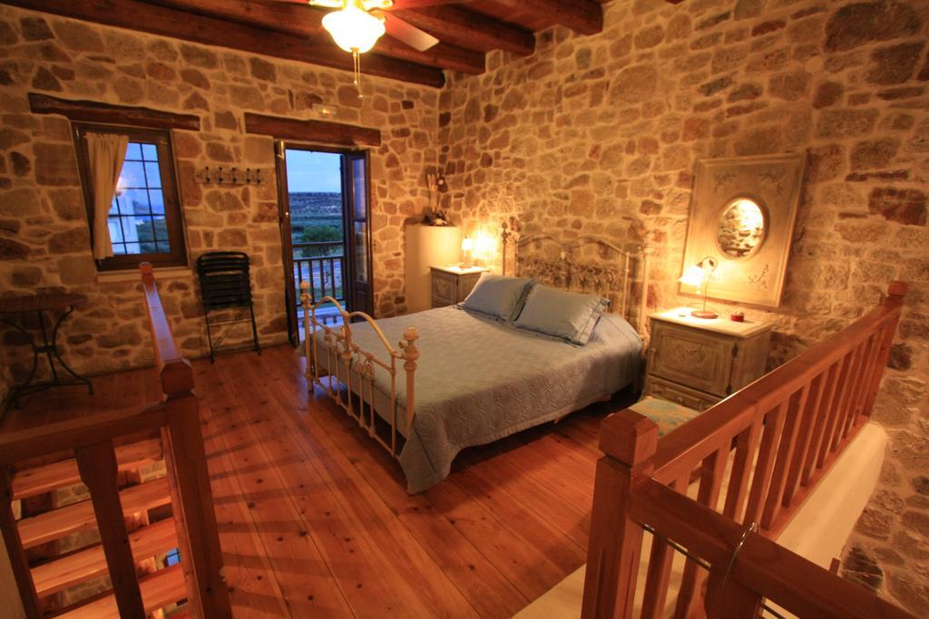 Lithos Traditional Guest Houses เซรอกัมโบส ห้อง รูปภาพ