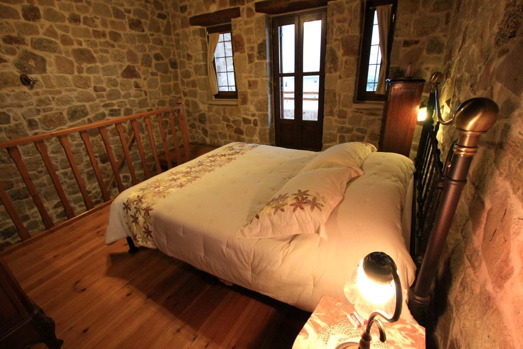 Lithos Traditional Guest Houses เซรอกัมโบส ห้อง รูปภาพ