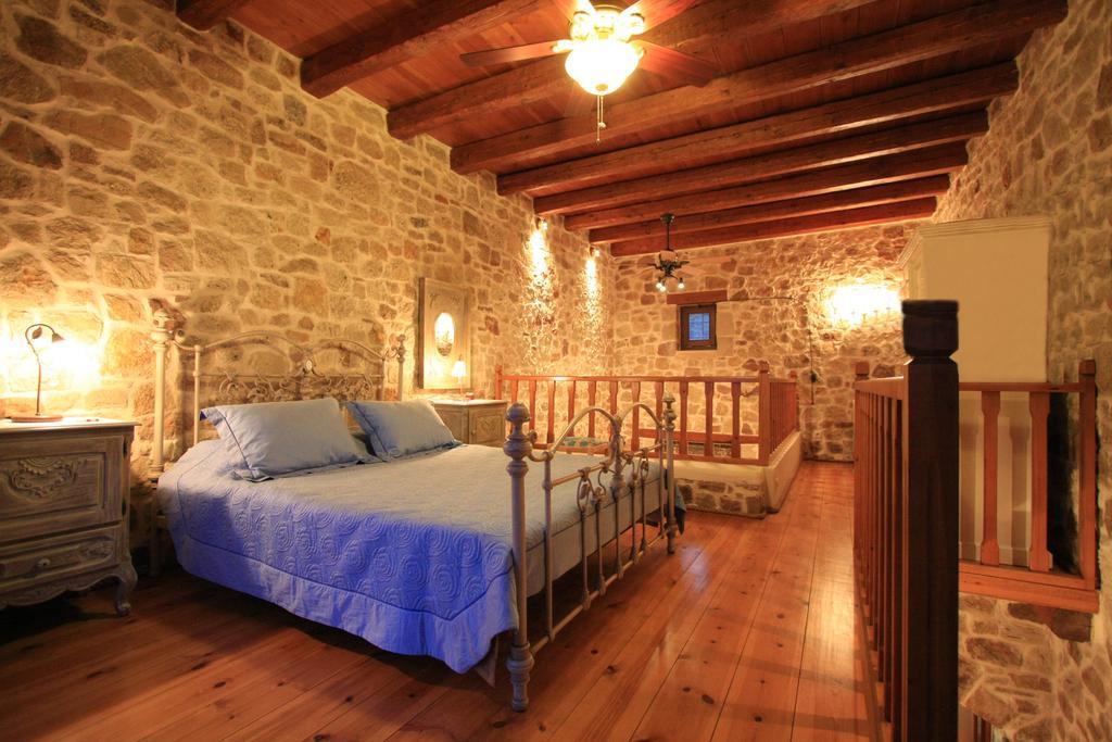 Lithos Traditional Guest Houses เซรอกัมโบส ห้อง รูปภาพ