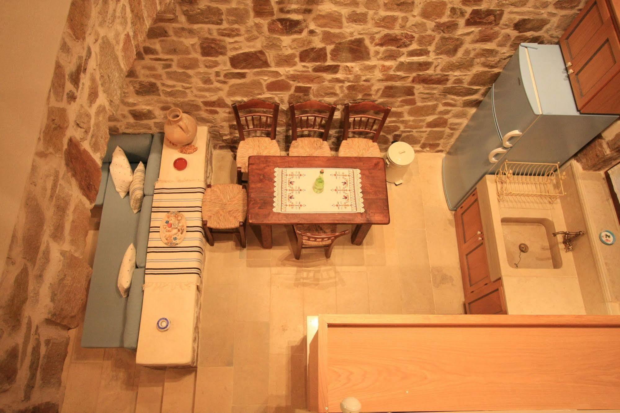 Lithos Traditional Guest Houses เซรอกัมโบส ภายนอก รูปภาพ