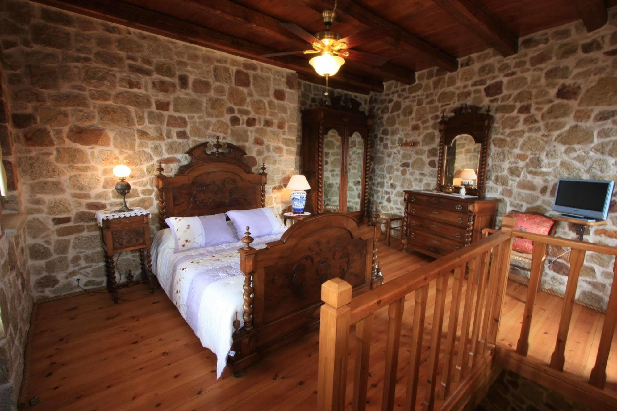 Lithos Traditional Guest Houses เซรอกัมโบส ภายนอก รูปภาพ