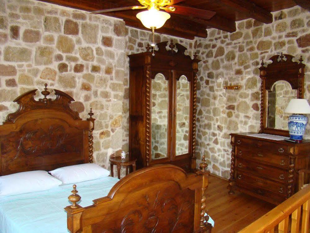 Lithos Traditional Guest Houses เซรอกัมโบส ภายนอก รูปภาพ